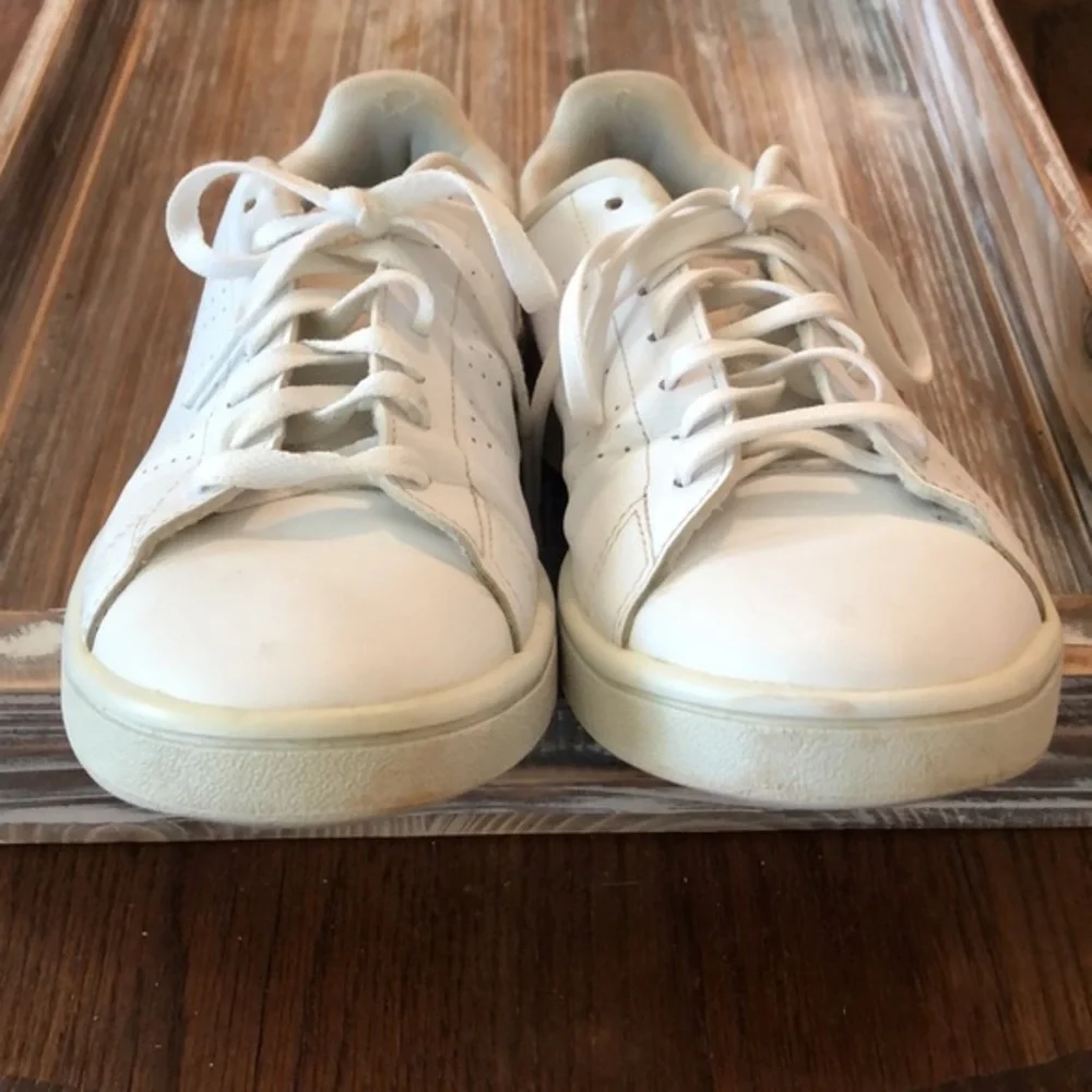 Adidas Womens Advantage Base White.  GUC